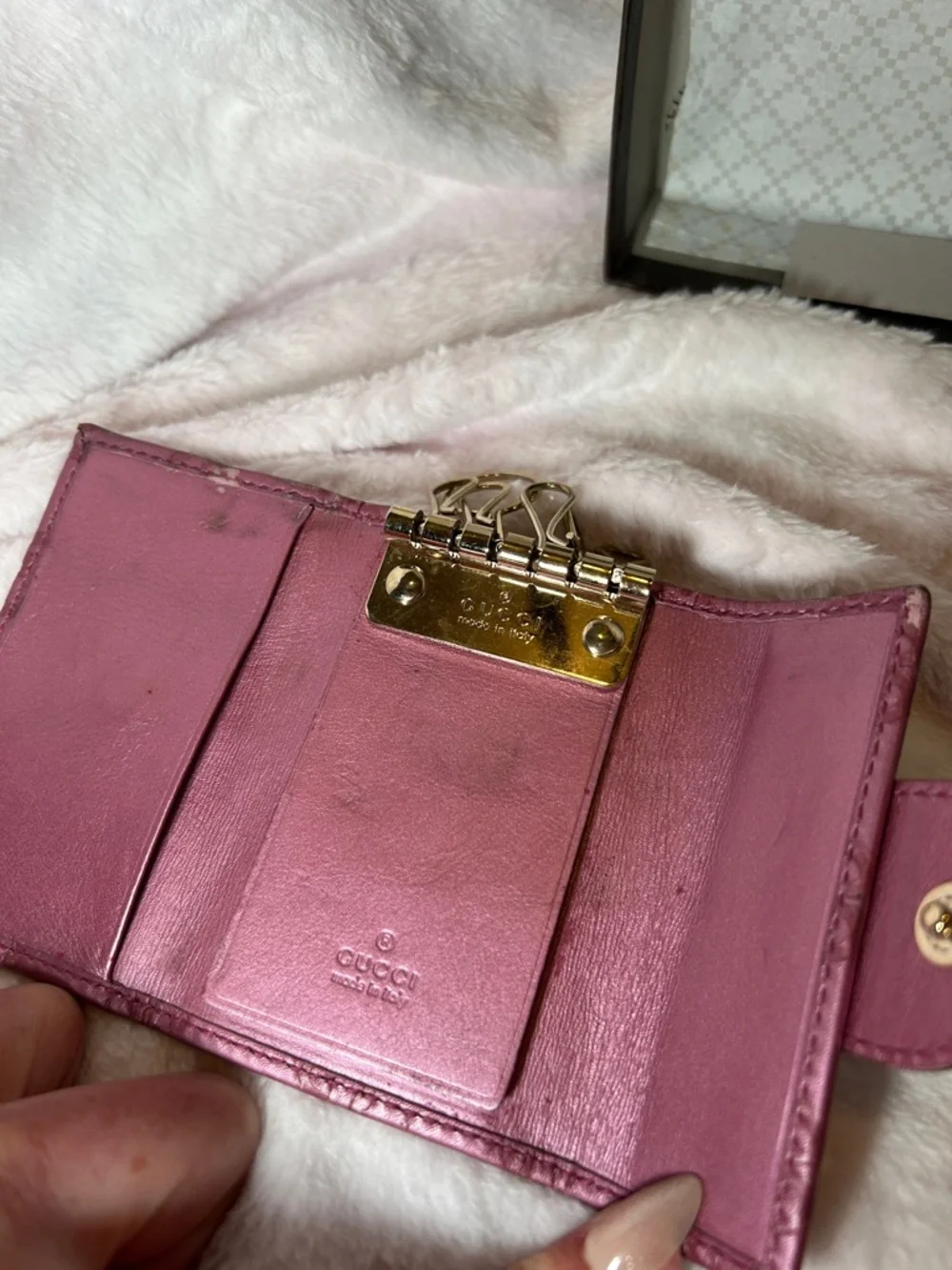 396.  Gucci “Loving Heart” Guccissima embossed leather key holder - Picture 10 of 10